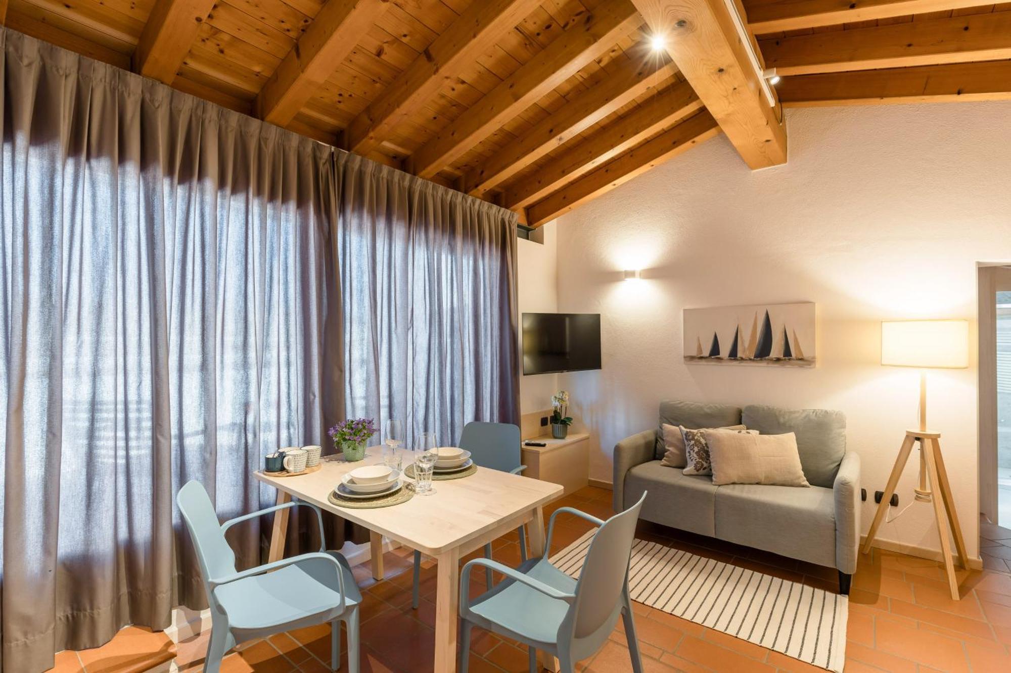 Bed and Breakfast Charming Сірміоне Екстер'єр фото