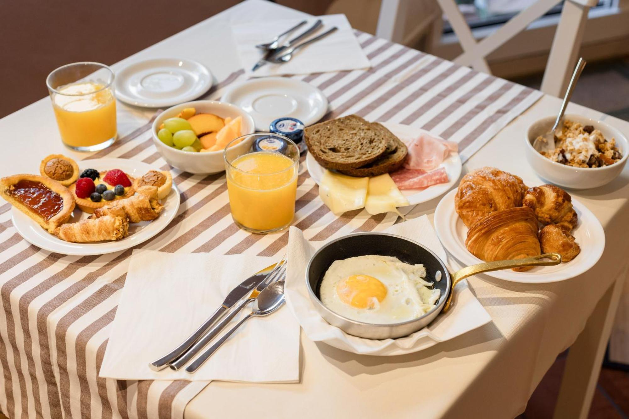 Bed and Breakfast Charming Сірміоне Екстер'єр фото